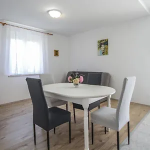 Appartamento Tosca With Parking, Rovigno